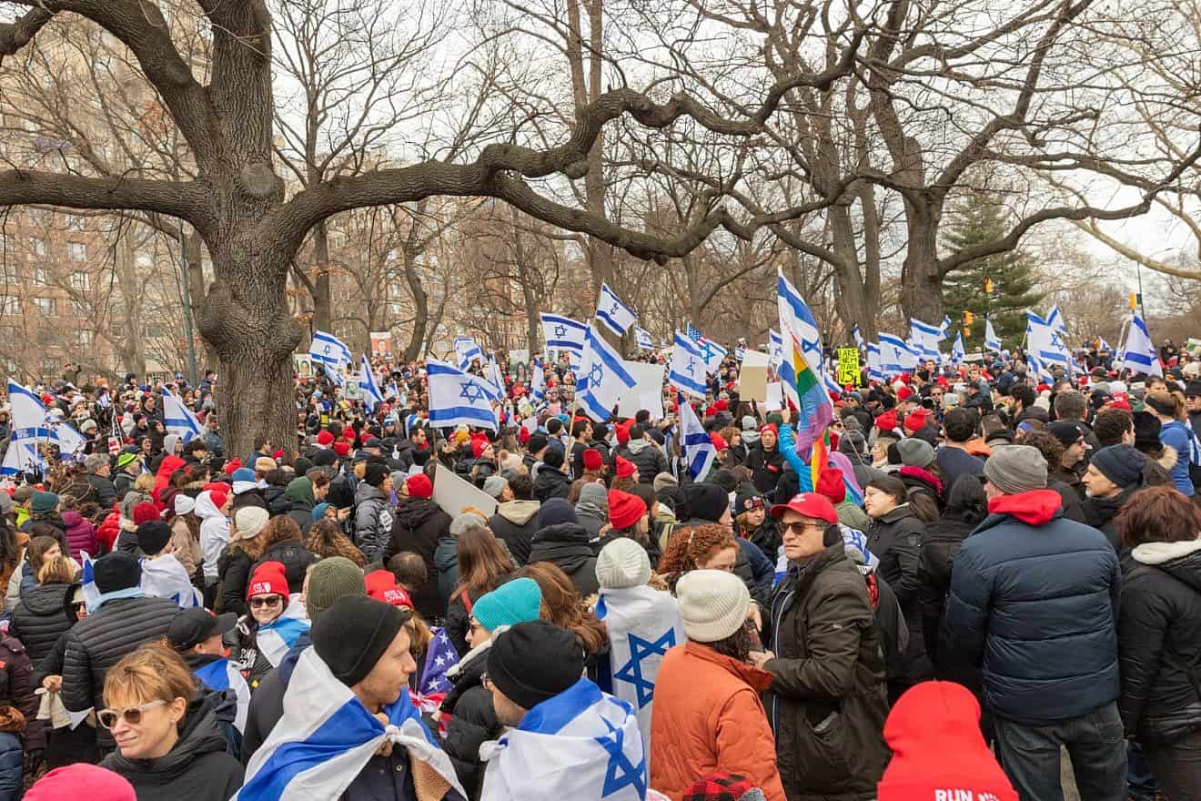 Some 2,000 people took part in “Run for Their Lives,” on behalf of hostages still being held captive in the Gaza Strip since the Oct. 7 Hamas terrorist attacks in Israel, held in Central Park in New York City, Jan. 14, 2024. Photo by Dani Tenenbaum.