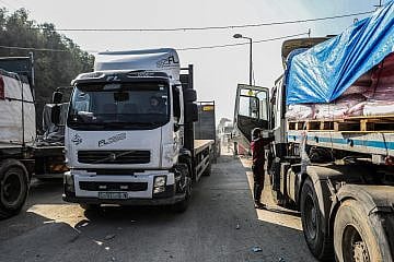 Aid trucks arrive at the Gaza side of the Kerem Shalom crossing in the southern Strip, Dec. 18, 2023. Photo by Abed Rahim Khatib/Flash90.
