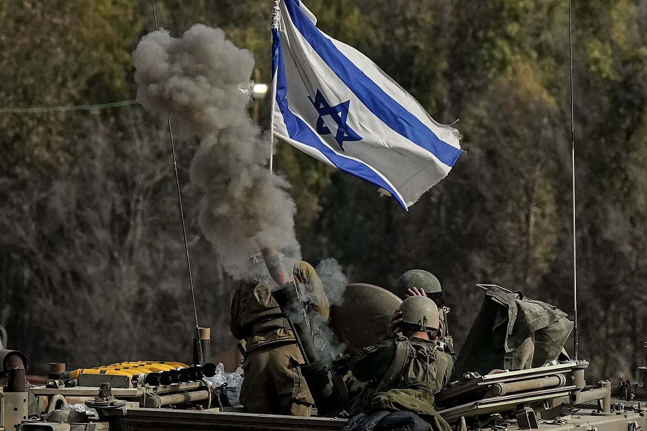 Israeli soldiers fire mortar shells towards terror targets in the Gaza Strip, Jan. 3, 2024. Photo by Flash90.