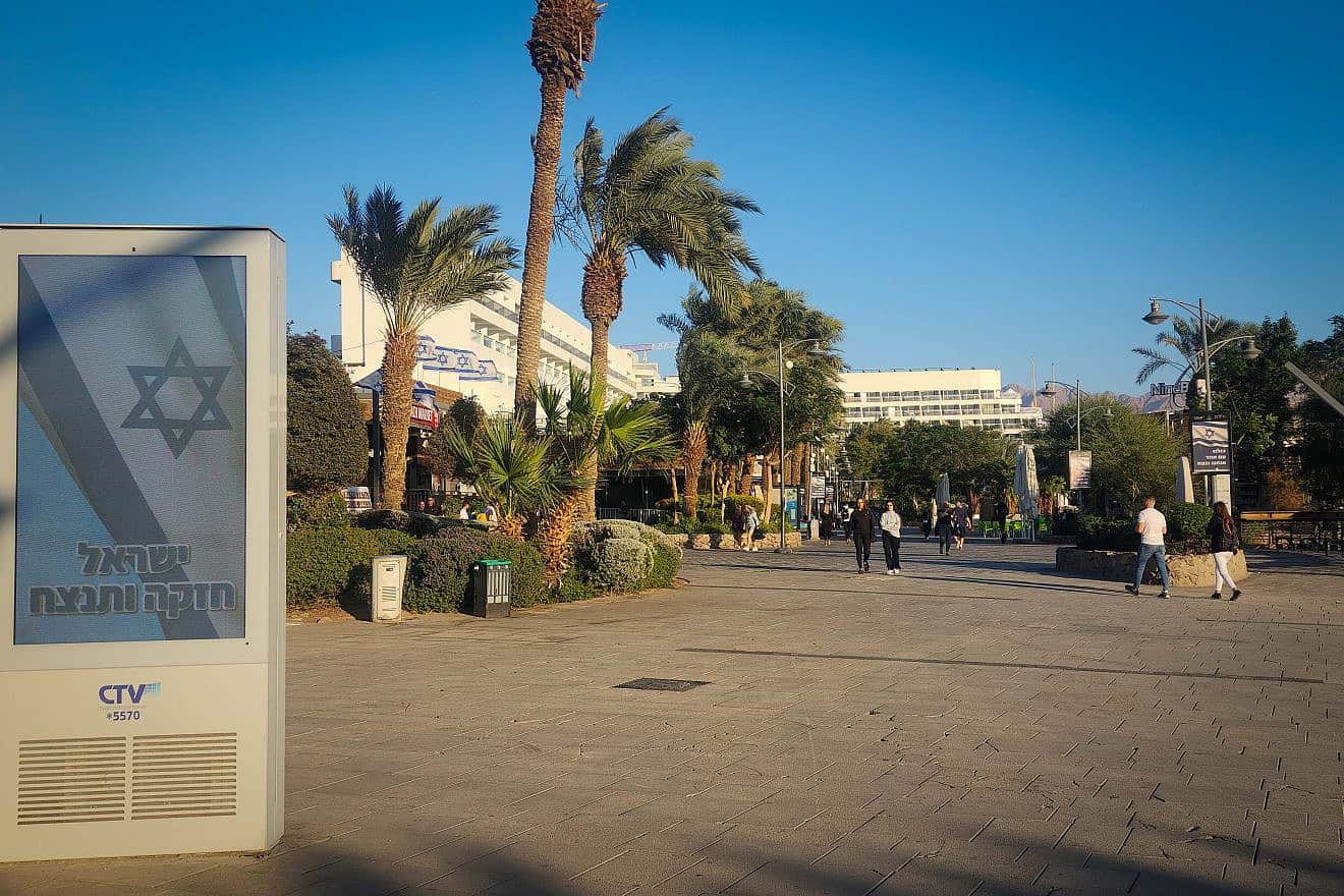 The almost empty beachfront promenade in Eilat, Jan. 4, 2024. Photo by Yehuda Ben Itach/Flash90.