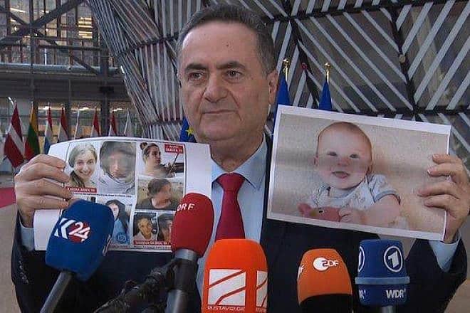 Foreign Minister Israel Katz presents pictures of kidnapped baby Kfir Bibas and abducted women. Credit: MFA.