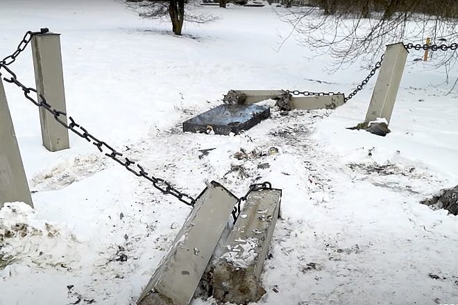 The desecrated grave of Sara Schenirer, founder of the Bais Yaakov movement, near the New Jewish Cemetery in Krakow, Poland, in January 2024. Source: YouTube/Miasto Kraków.