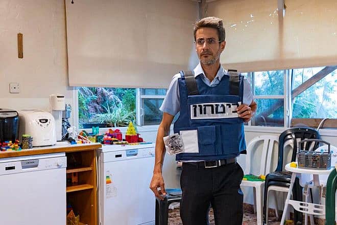 Kiryat Shmona Mayor Avichai Stern visits a private home in the northern Israeli city that was hit by a rocket on Oct. 23, 2023. Photo by Erez Ben Simon/TPS.