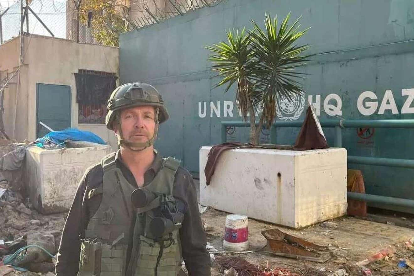 Israel Hayom reporter Ariel Kahana next to the UNRWA headquarters in Gaza. Photo: Ariel Kahana.