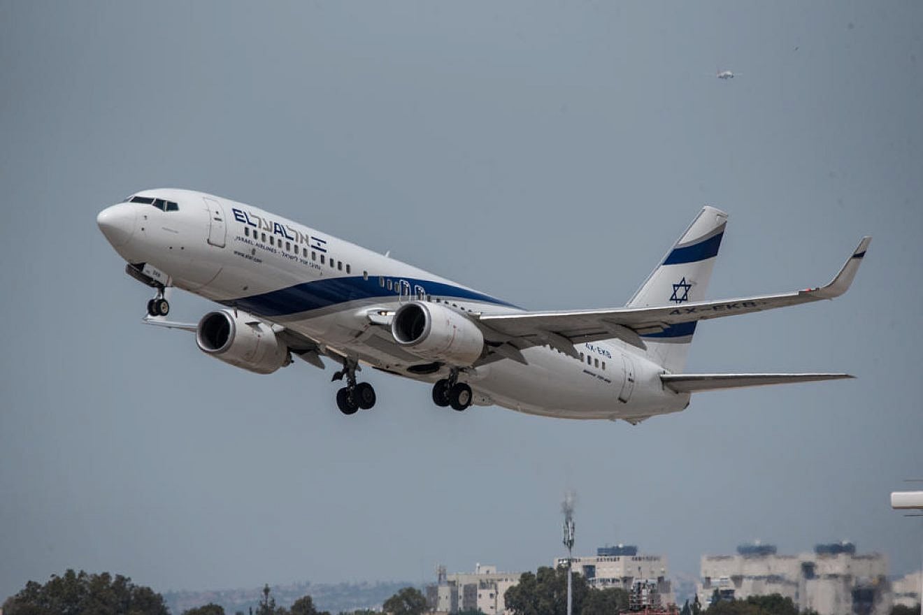An El Al passenger plane takes off from Ben-Gurion Airport, Apr. 24, 2019. Photo by Kobi Richter/TPS.