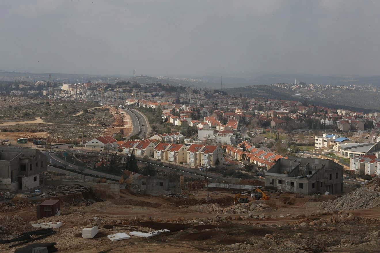 The city of Ariel in Samaria on Jan. 17, 2014. Photo by Flash 90.