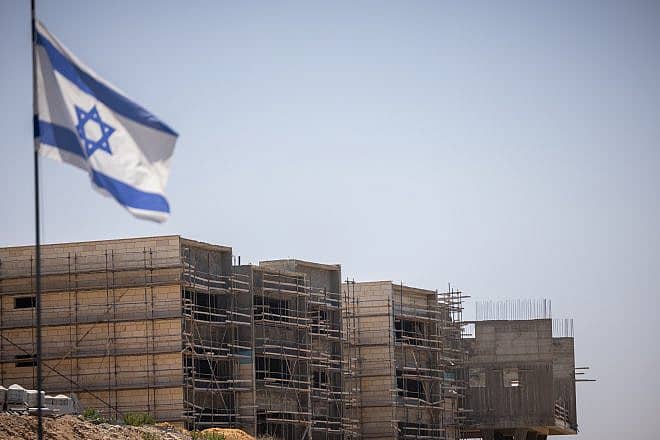 A construction site in Shiloh in the Binyamin region of Samaria, June 21, 2023. Photo by Yonatan Sindel/Flash90.