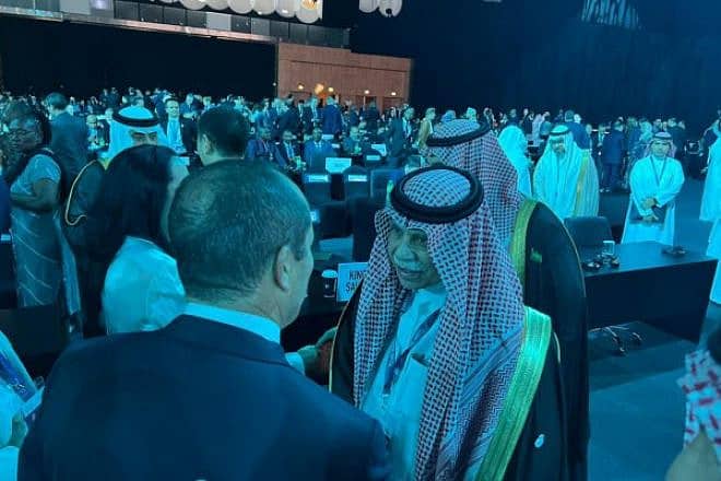 Israeli Economy Minister Nir Barkat, left, and Saudi Commerce Minister Majid bin Abdullah Al-Qasabi shake hands at the World Trade Organization conference in Abu Dhabi on Feb. 26, 2024. Source: X.