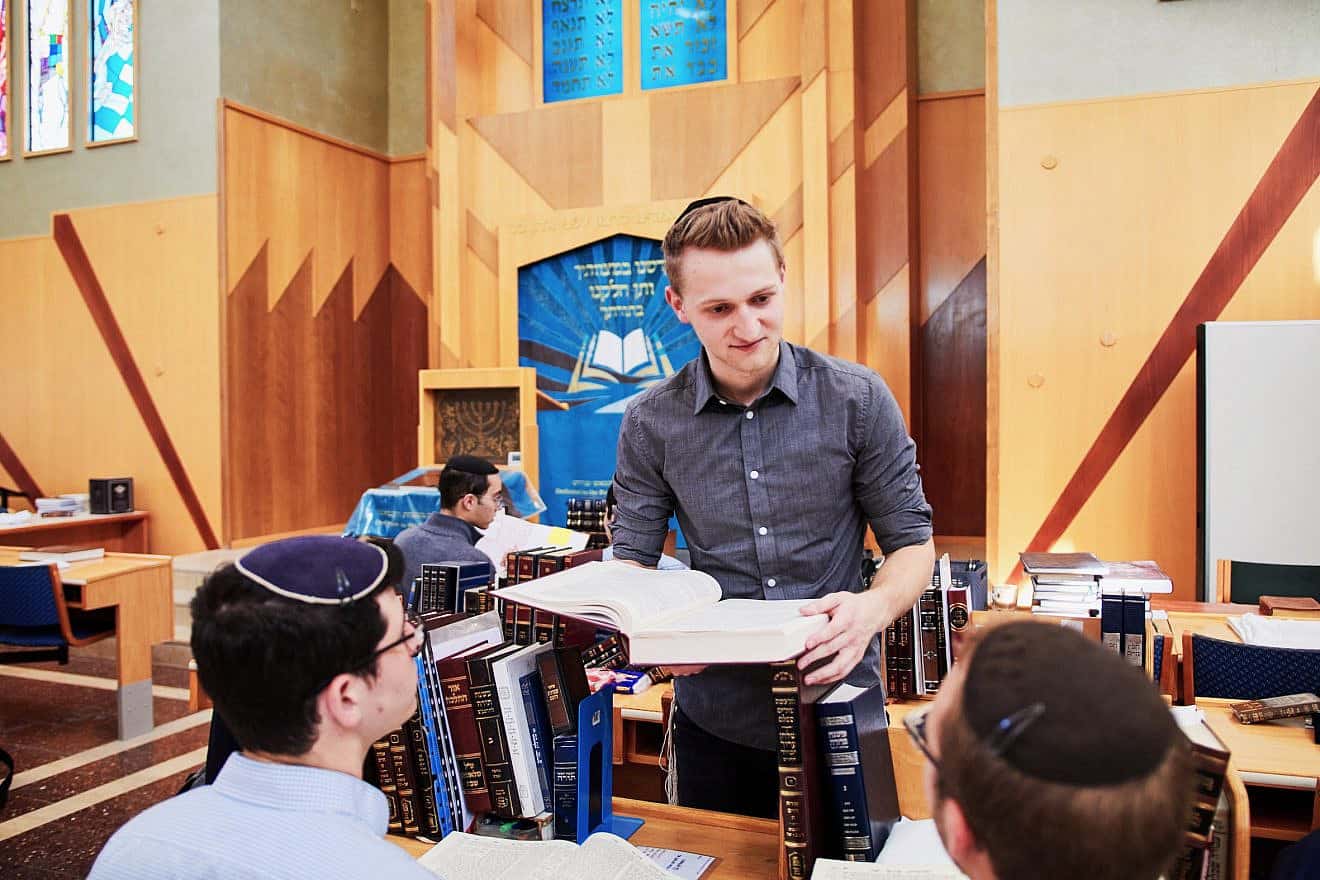 Torah Study at the Jerusalem College of Technology Beit Midrash. Credit: JCT.