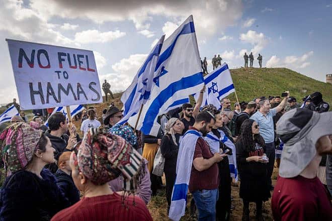 Israelis protest against aid trucks entering the Gaza Strip at the Kerem Shalom border crossing, Jan. 29, 2024. Photo by Chaim Goldberg/Flash90.