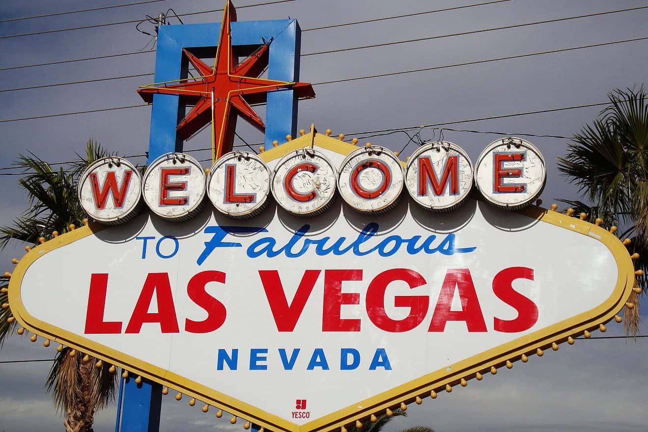 Welcome sign to Las Vegas. Credit: lacarabeis/Pixabay.