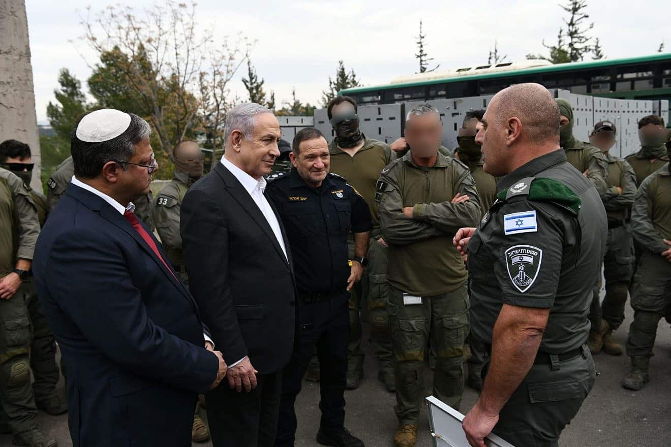 From left, National Security Minister Itamar Ben-Gvir, Prime Minister Benjamin Netanyahu and Israel Police Commissioner Kobi Shabtai visit with Border Police special forces operators, Feb. 12, 2024. Photo by Kobi Gideon/GPO.