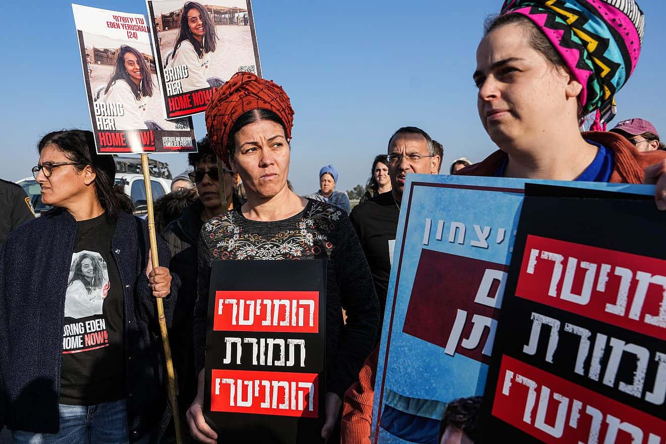 Parents of Israeli soldiers in the Gaza Strip and other activists protest near the Kerem Shalom border crossing in southern Israel against trucks of humanitarian aid that Hamas takes for its own use, Jan. 9, 2024. Photo by Flash90.