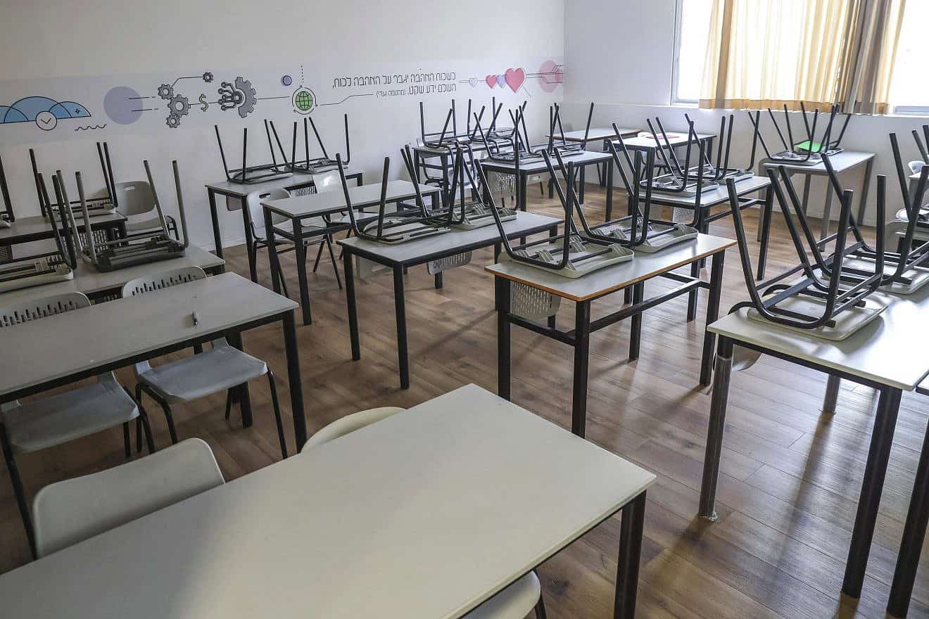 View of an empty classroom at a school in Tel Aviv on Sept. 12, 2023. Photo by Flash90.