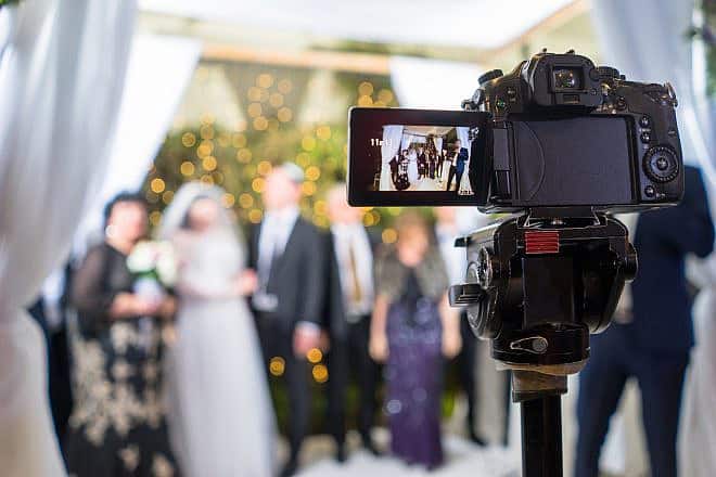 A Jewish wedding. Credit: Sarfoto/Shutterstock.