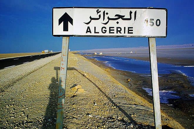 Sign post to Algeria. Credit: jorisamonen/Pixabay.