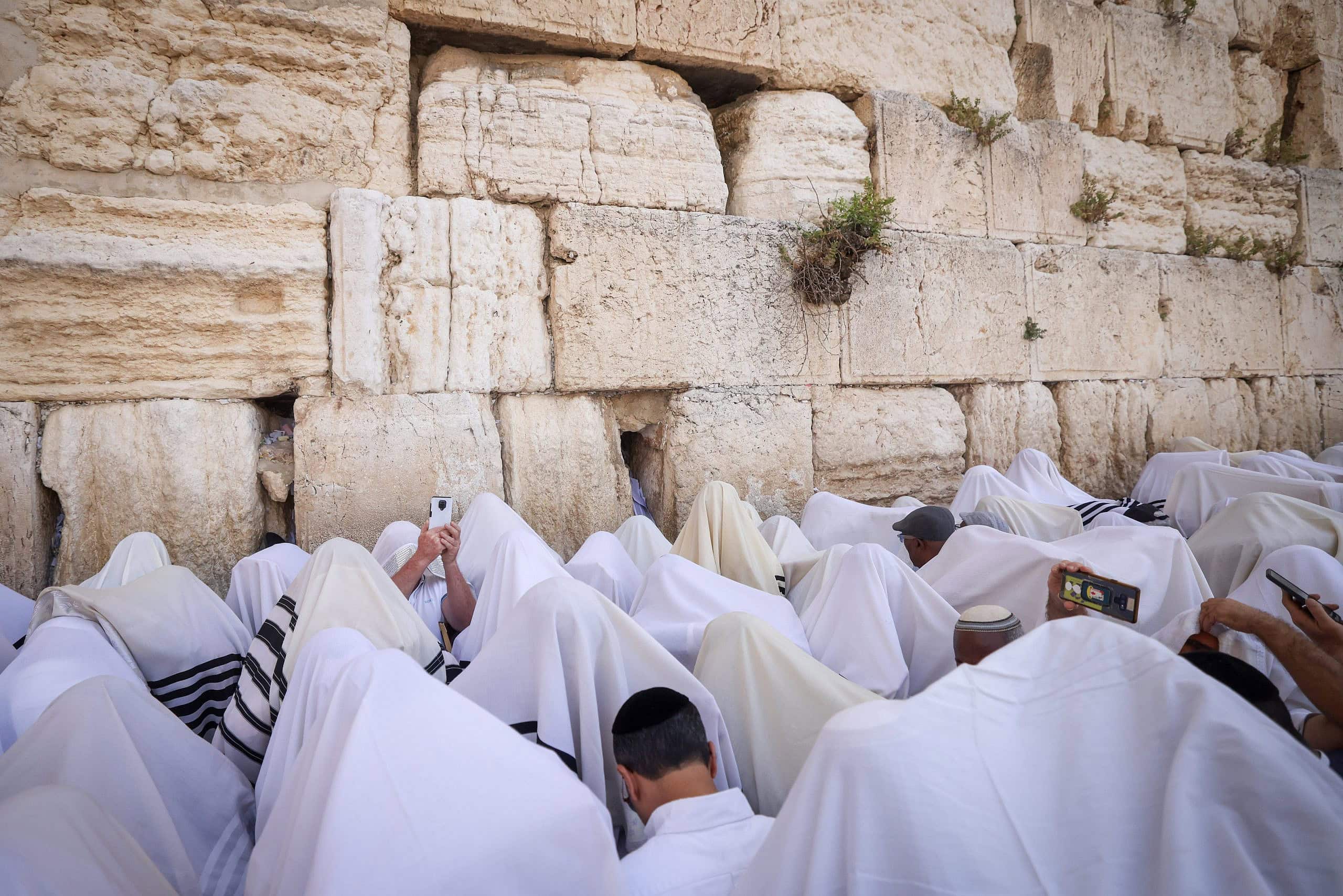 Ben-Gvir visits Temple Mount during priestly blessing ceremony