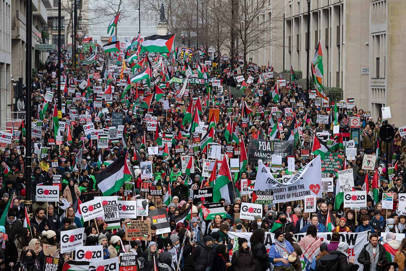 Hamas supporters marching from Bank station to Trafalgar Square and Whitehall in London, Jan. 13, 2014. Photo by Erlend C. L. Birkeland/Shutterstock.