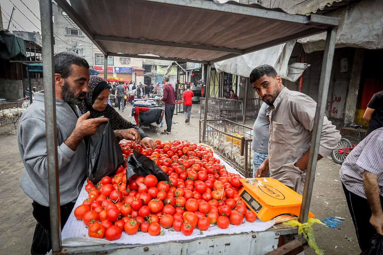 Palestinians shop for food in Rafah, the southern Gaza Strip. Nov. 13, 2023. Photo by Abed Rahim Khatib/Flash90.