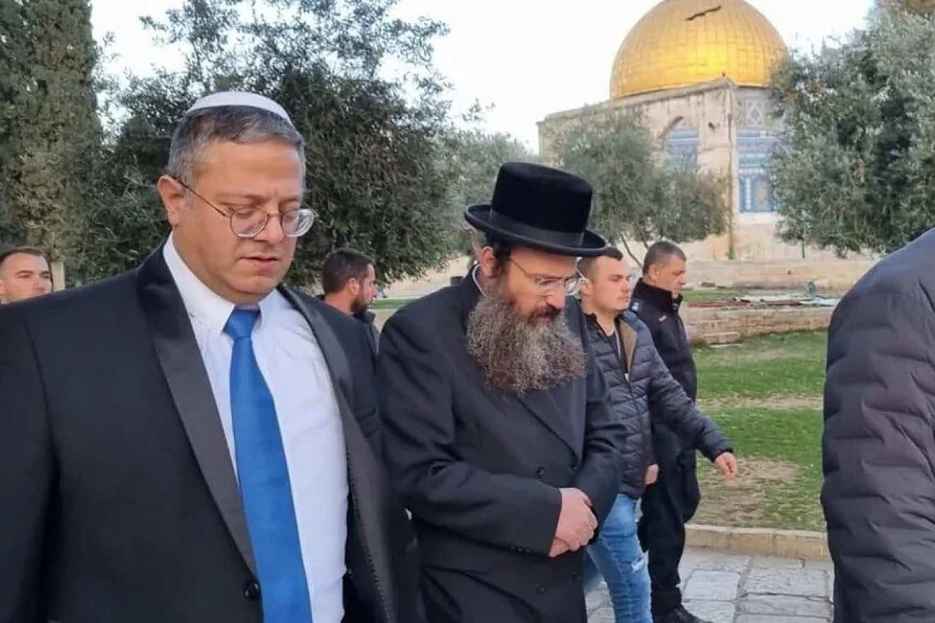 Министр национальной безопасности Израиля Итамар Бен-Гвир (слева) во время предыдущего визита на Храмовую гору в Иерусалиме. Источник: Итамар Бен-Гвир/X.