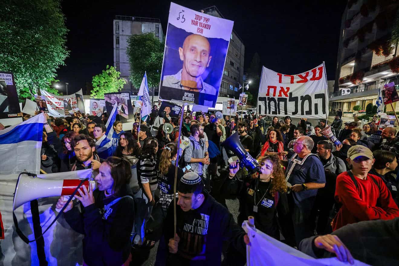 Demonstrators in Jerusalem call for the release of the Israeli hostages held in the Gaza Strip, May 7, 2024. Photo by Chaim Goldberg/Flash90.
