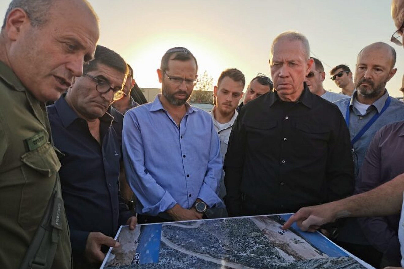 Israel Gantz, head of the Binyamin Regional Council and Yesha Council, shows a map to Defense Minister Yoav Gallant (r). Credit: Binyamin Regional Council.