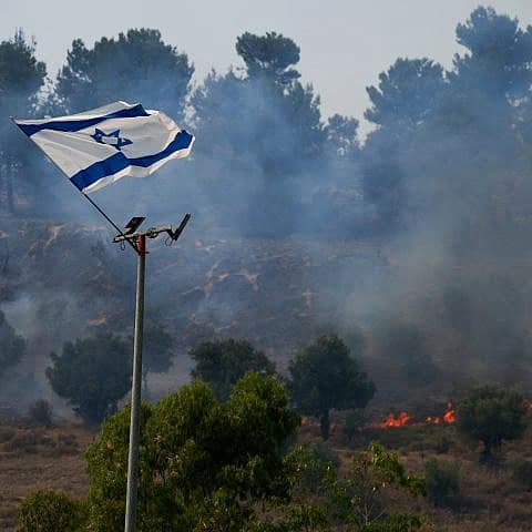 Крупный пожар после того, как ракеты, выпущенные из Ливана, поразили открытые территории в Галилее, 12 июня 2024 года. Фото Аяла Марголина/Flash90.
