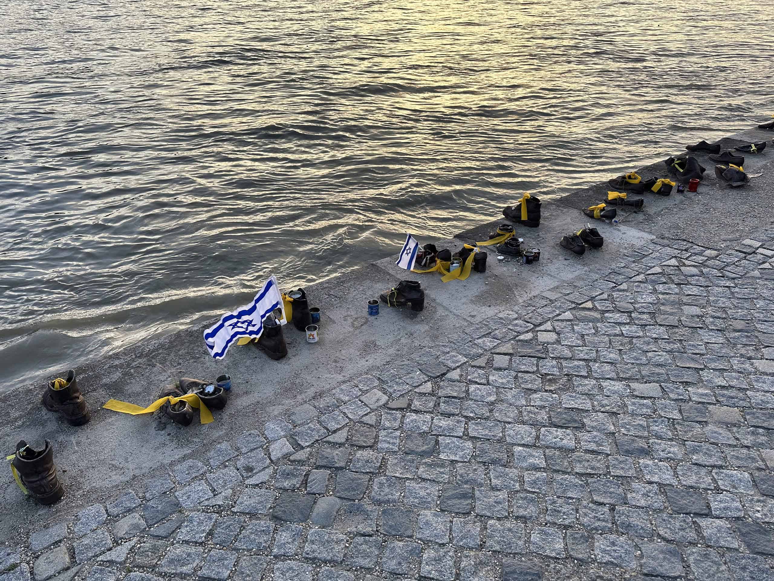 Будапешт, Венгрия, «Обувь в реке Дунай»
