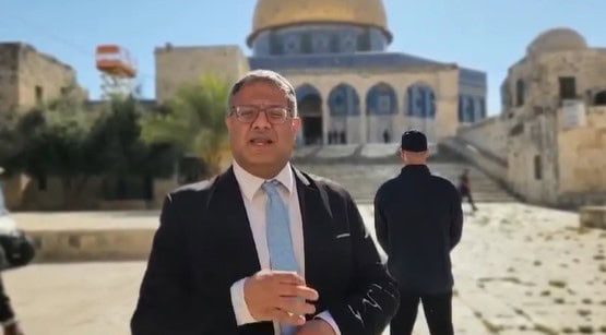 Ben-Gvir visits Temple Mount to pray for return of captives